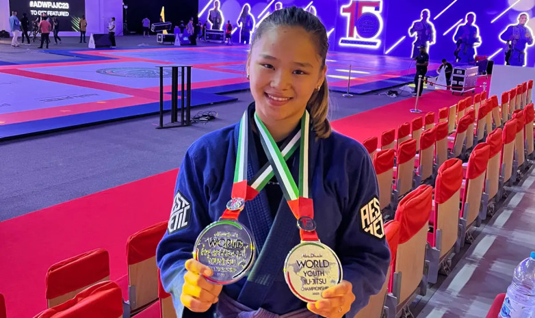 "Золото в серебре" : 16-летняя казахстанская спортсменка дважды победила на чемпионате мира по джиу-джитсу