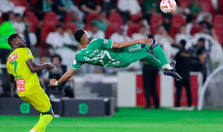 Гол Кессье с пенальти привел "Аль-Ахли" к победе 1:0 над "Аль-Халидж"