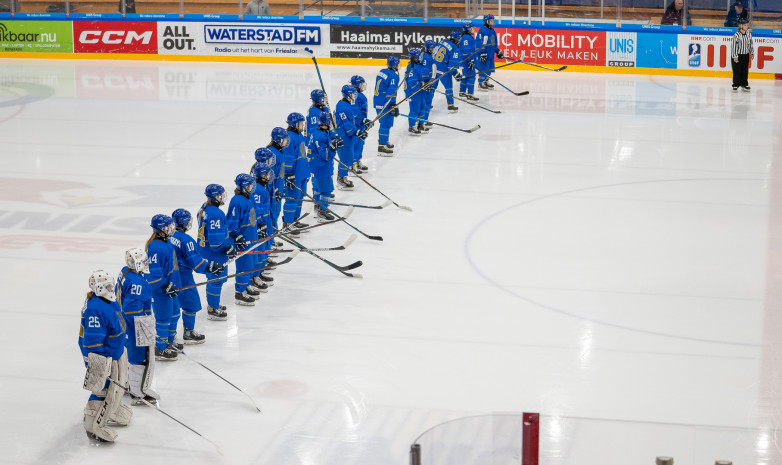 Женская сборная Казахстана (U18) одержала первую победу на ЧМ по хоккею