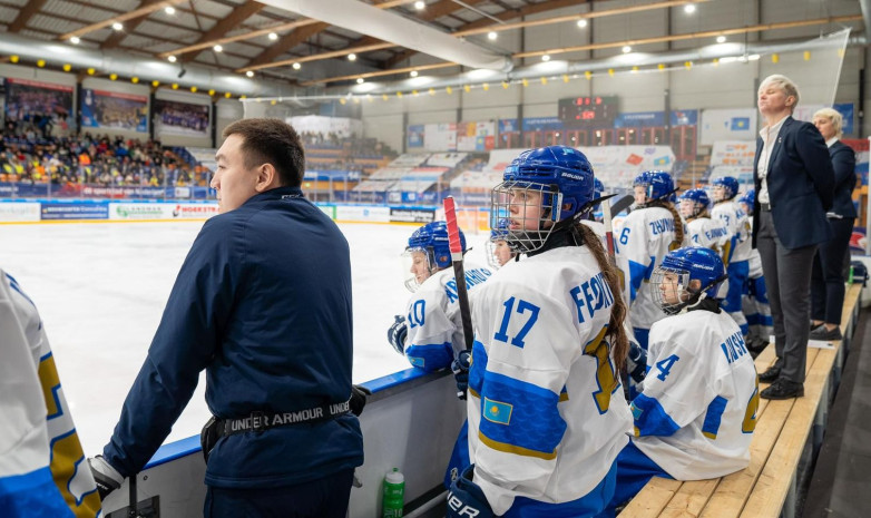 Казахстан потерпел четвертое поражение на женском чемпионате мира по хоккею