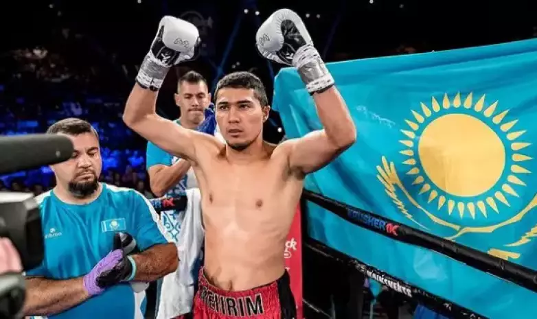 Сильнейший боксер Казахстана приблизился к Алимханулы в рейтинге The Ring