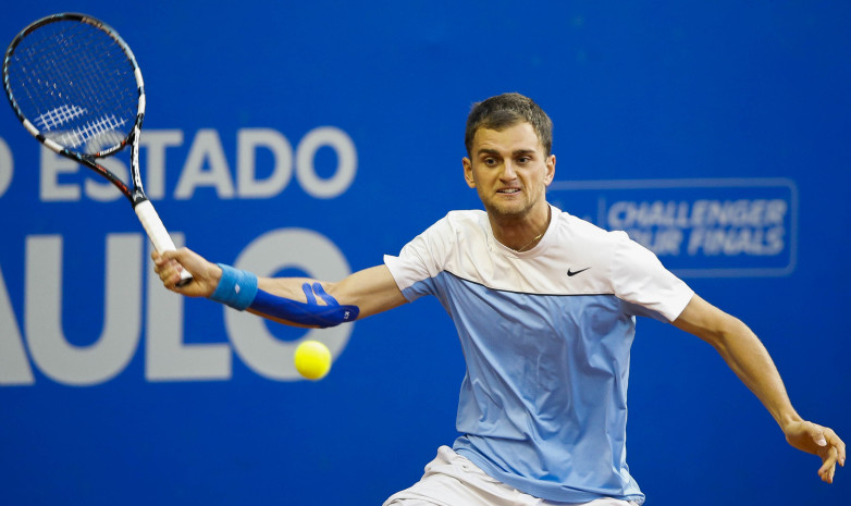 Казахстанский теннисист в паре вышел в четвертьфинал турнира в Мексике