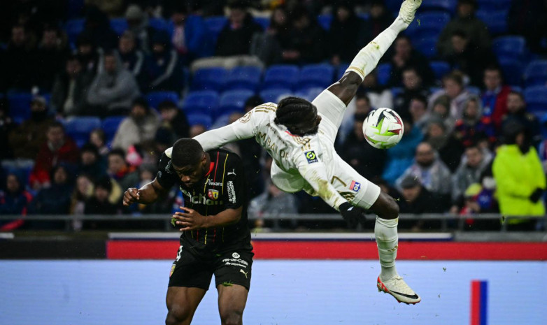 "Лион" уступает "Лансу" в матче 24-тура чемпионата Франции
