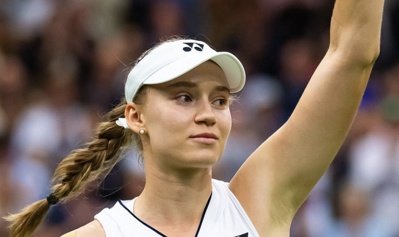 Елена Рыбакина обошла Арину Соболенко в чемпионской гонке WTA