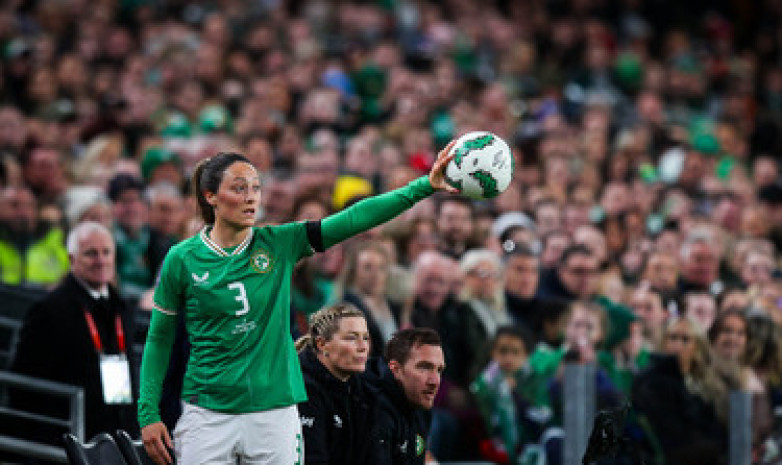 Футболистка сборной Ирландии смогла выкинуть мяч из аута в центр штрафной