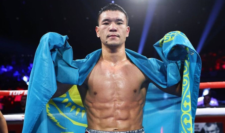 Казахстанский боксер провел спарринг с бывшим чемпионом мира в четырех весовых категориях