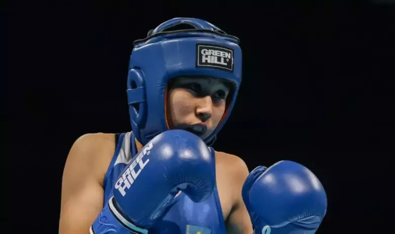 Нокдауном обернулся бой Казахстана за полуфинал ЧА-2025 по боксу