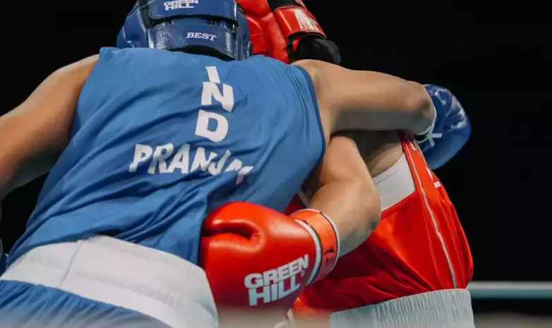 Казахстан вырвал победу и пробился в финал ЧА по боксу