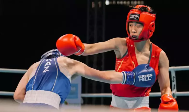 Судьи определили исход боя Казахстан – Китай на ЧА по боксу