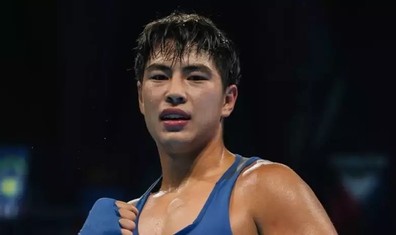 Казахстанский боксер нокаутом пробился в финал ЧА-2025