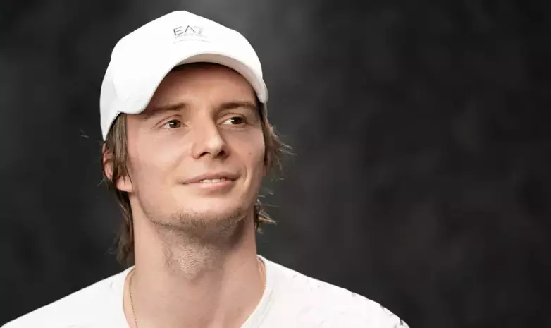 Казахстанский теннисист открыл матч "Зенита"