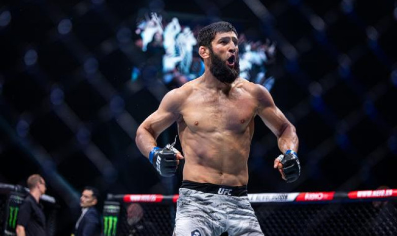 Дрикус Дю Плесси — Хамзат Чимаев: где и когда смотреть титульный бой UFC