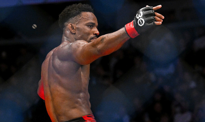 Лерон Мёрфи оформил яркий нокаут ударом локтем на UFC 319