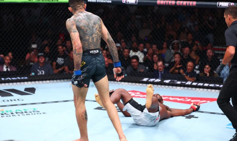 Эффектным нокаутом завершился бой в весе Шавката Рахмонова