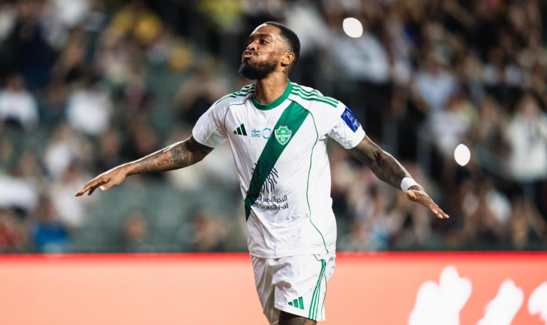 "Аль-Ахли" разгромил соперника и вышел в финал Суперкубка