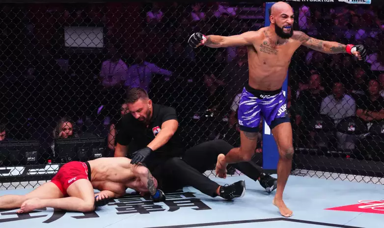 Боец UFC вырубил британца после побед над казахстанцами. Видео