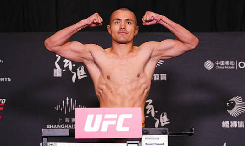 Казахский боец потерпел четвертое поражение в UFC