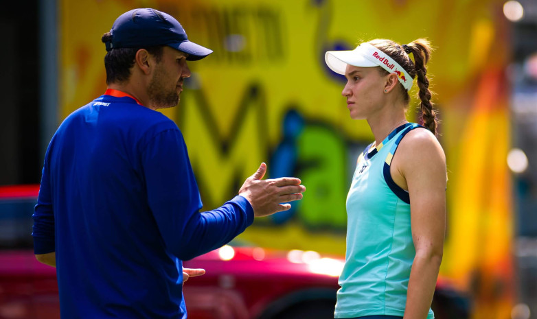 Рыбакина высказалась о работе со скандальным тренером