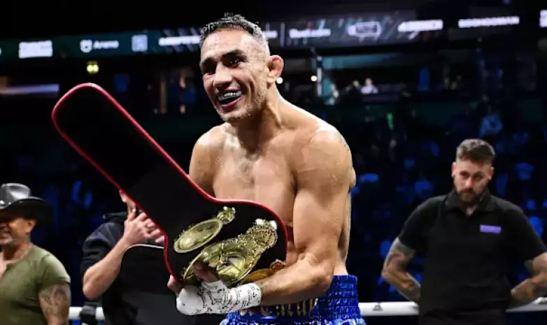 Тони Фергюсон эффектно вернулся с нокаутом. Видео