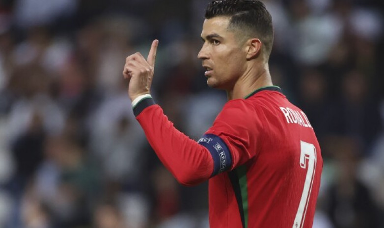 Криштиану Роналду толкнул фаната в отеле в Ереване