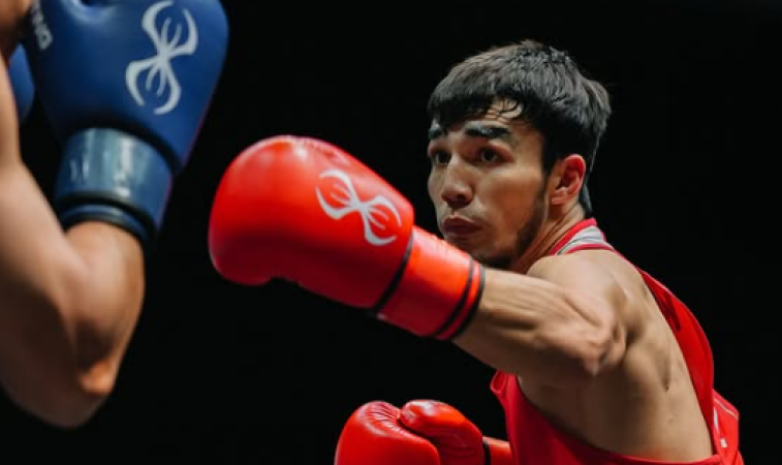 Разгромом завершился бой казахстанца против олимпийского чемпиона из Узбекистана