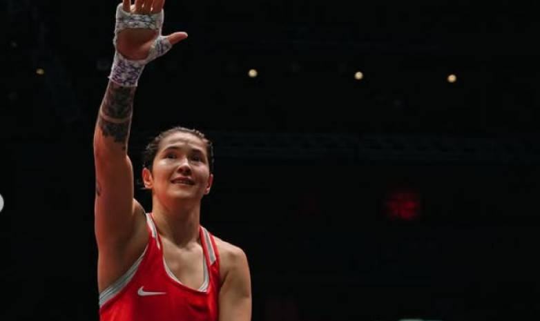 Разгромом завершился бой Назым Кызайбай за медаль ЧМ-2025 по боксу