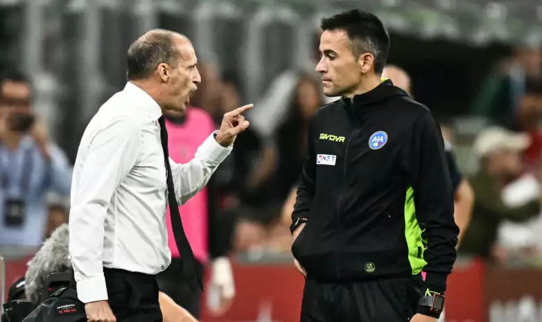 Тренер топ-клуба чуть не напал на арбитра