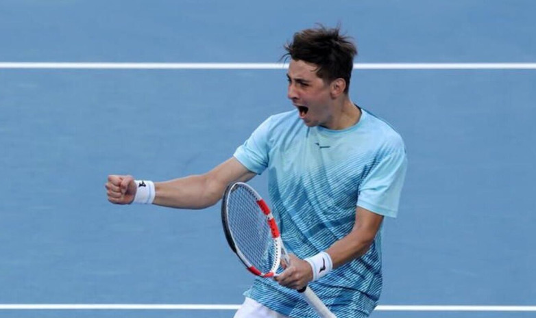 Казахстанский теннисист сенсационно обыграл топа на турнире в Китае