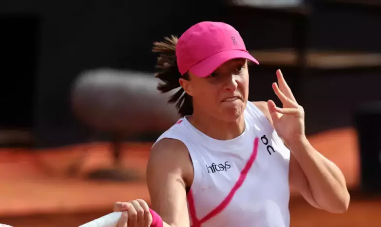 Ига Швёнтек сравнялась с Еленой Рыбакиной