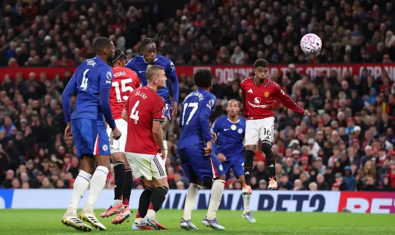 "МЮ" и "Челси" устроили триллер с тремя голами и удалениями в АПЛ