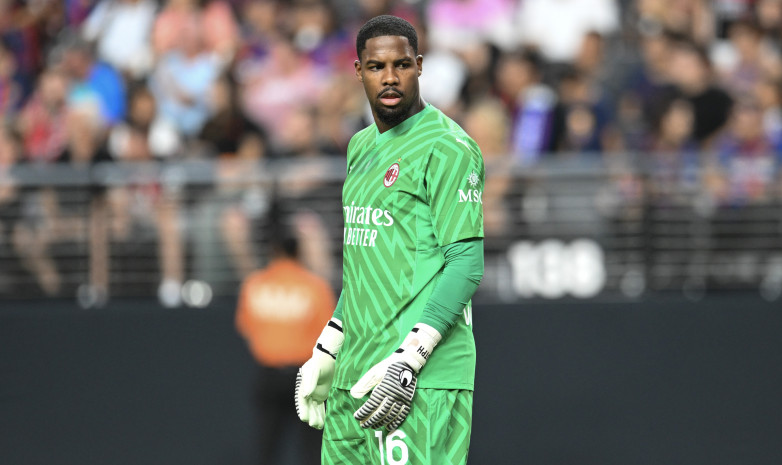 "МЮ" и "Челси" борются за звездного вратаря европейской сборной