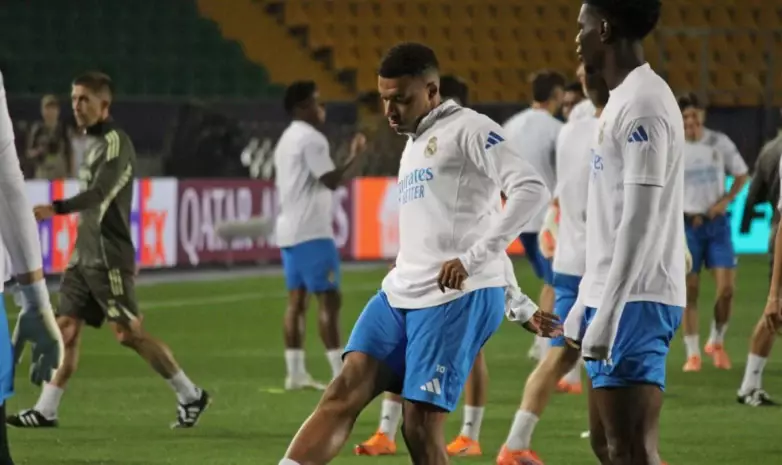 Игроки "Реала" провели тренировку на "Центральном" стадионе в Алматы