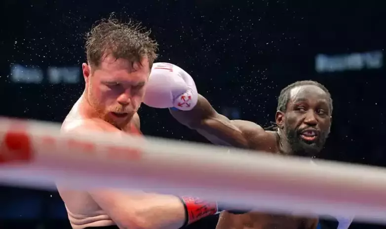 Канело перенёс операцию после поражения от Кроуфорда