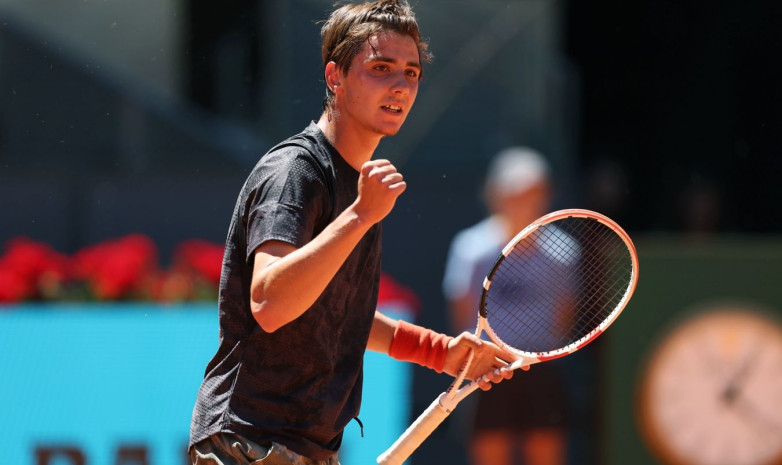 Разгромом обернулся стартовый матч казахстанца на топовом турнире