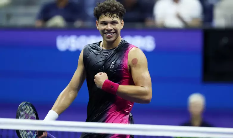 Шестая ракетка мира сенсационно вылетел с турнира в Шанхае