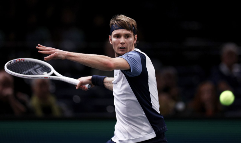 Александр Бублик снялся с турнира в Алматы