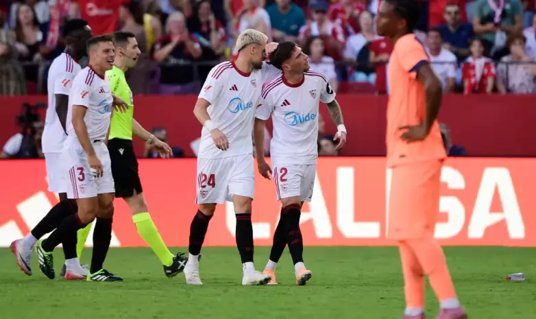 "Севилья" сенсационно разгромила "Барселону" в Ла Лиге