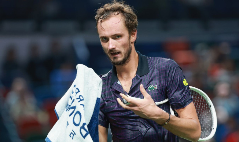 Топовый российский теннисист сенсационно уступил французу в полуфинале в Шанхае