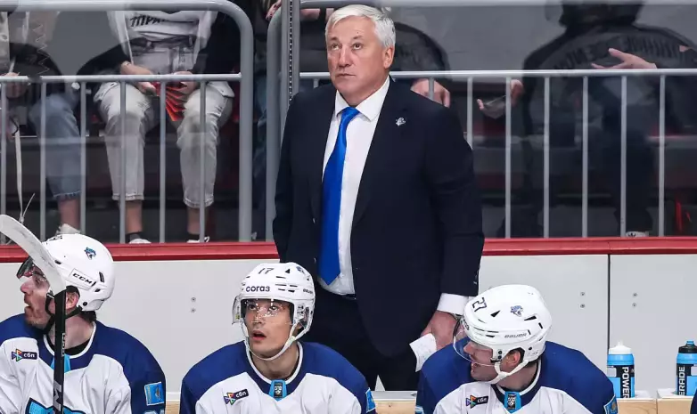 Тренер "Барыса" опустился в рейтинге тренеров КХЛ