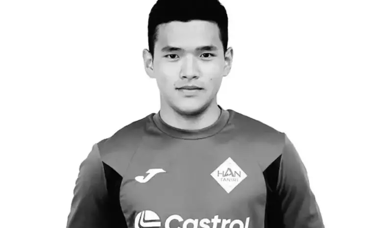 Футболист умер во время матча в Алматы: врачи рассказали подробности