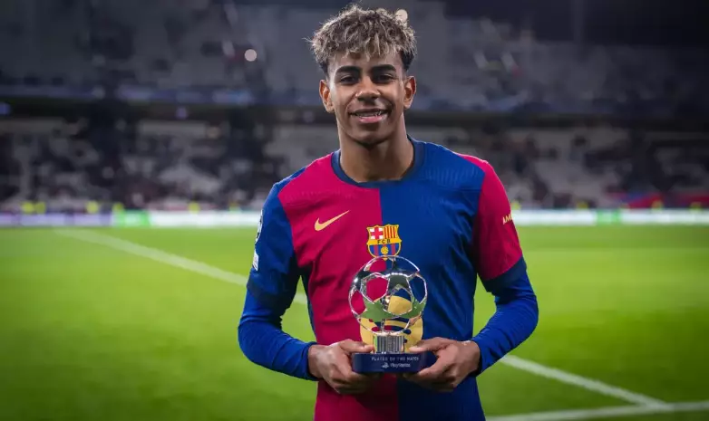 Ламину Ямалю запретили раздавать автографы. Подробности