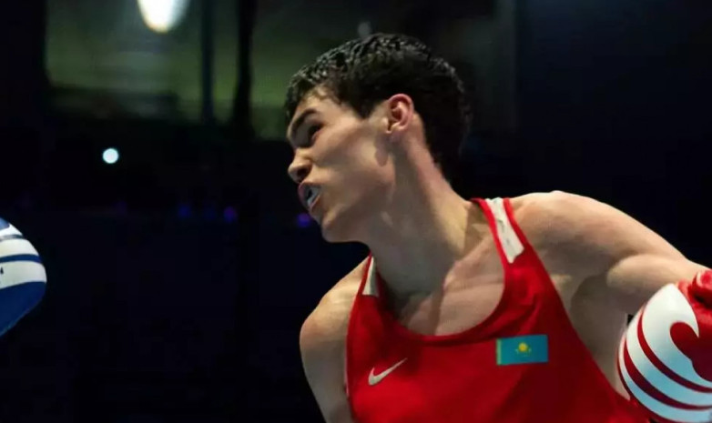 Боксер сборной Казахстана уверенно вышел в 1/4 финала ЧРК-2025