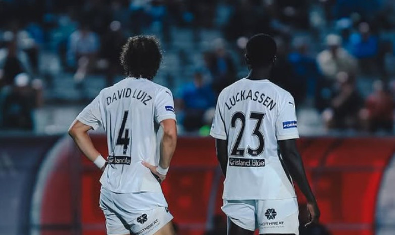 "Пафос" двумя бортами вылетел в Алматы на матч с "Кайратом"