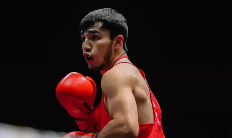 Казахстанский боксёр эффектно пробился в финал. Видео