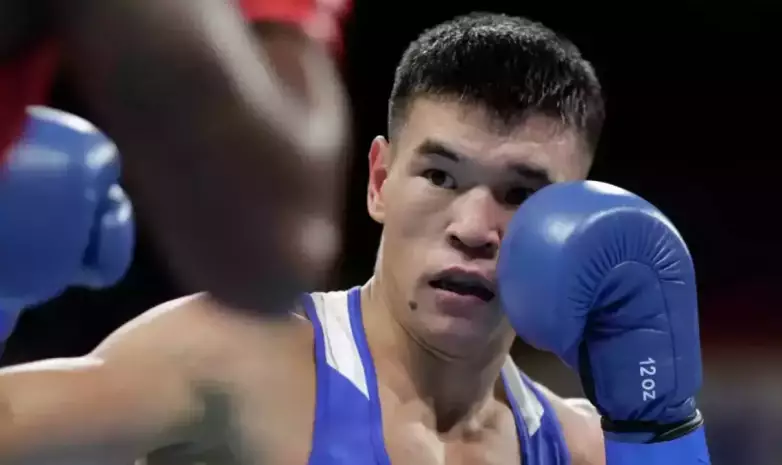 Разгромом завершился бой чемпиона Азии по боксу из Казахстана за финал