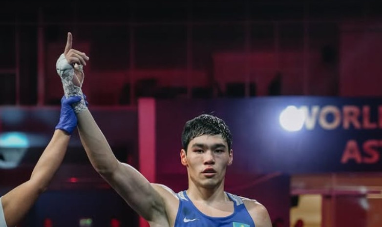 Чемпион мира из Казахстана победил узбекского боксера и вышел в финал