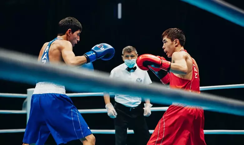 Разгромом завершился бой казахстанских боксеров за золото