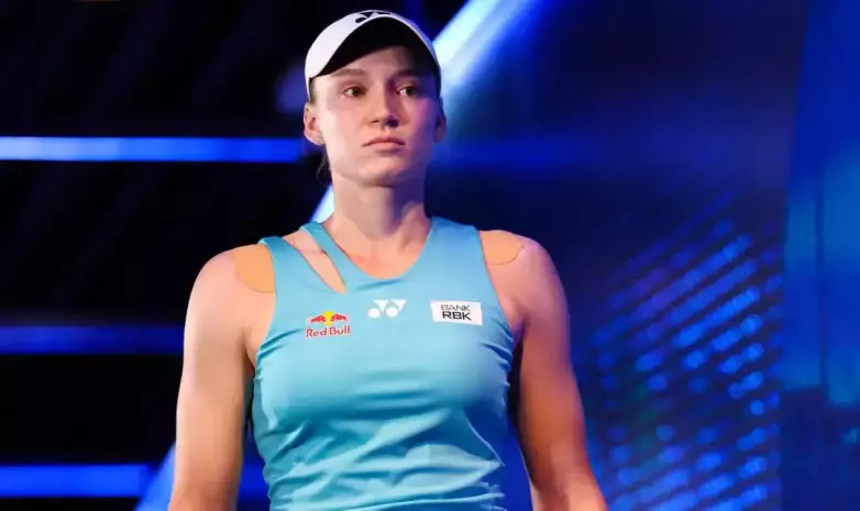 Рыбакина неожиданно снялась с полуфинала турнира в Токио
