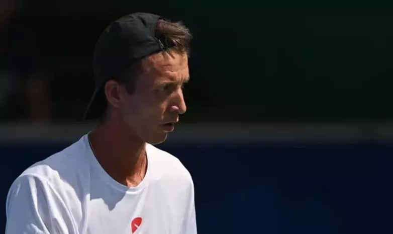 Казахстанский теннисист разгромно проиграл на турнире в Китае