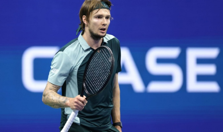 Александр Бублик иронично ответил сопернику после победы в Париже